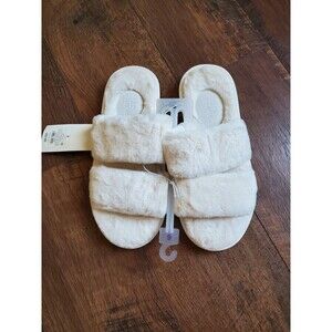 Stars above faux fur royal white slippers Size 6 NWT
